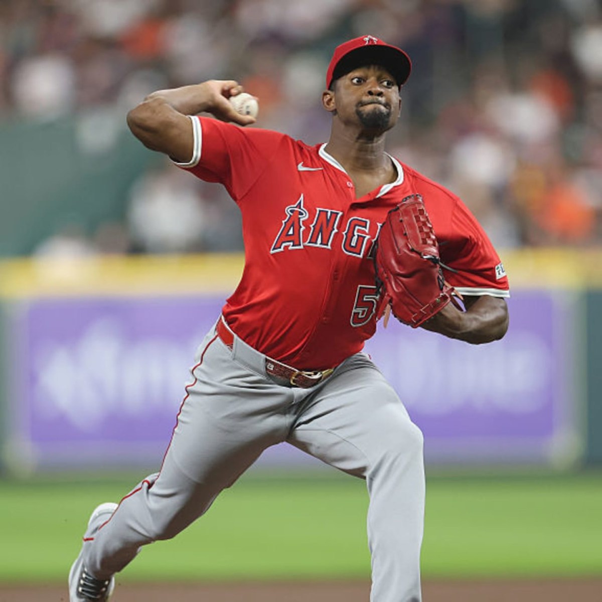 Los Angelinos Podrían Ofrecer a José Soriano y Reid Detmers en el Mercado de Cambios de la MLB
