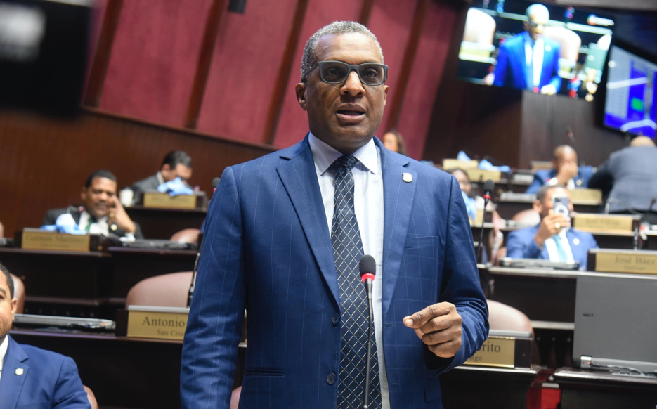 Diputado de Fuerza del Pueblo Respalda Protestas Ciudadanas y Critica Gestión Gubernamental