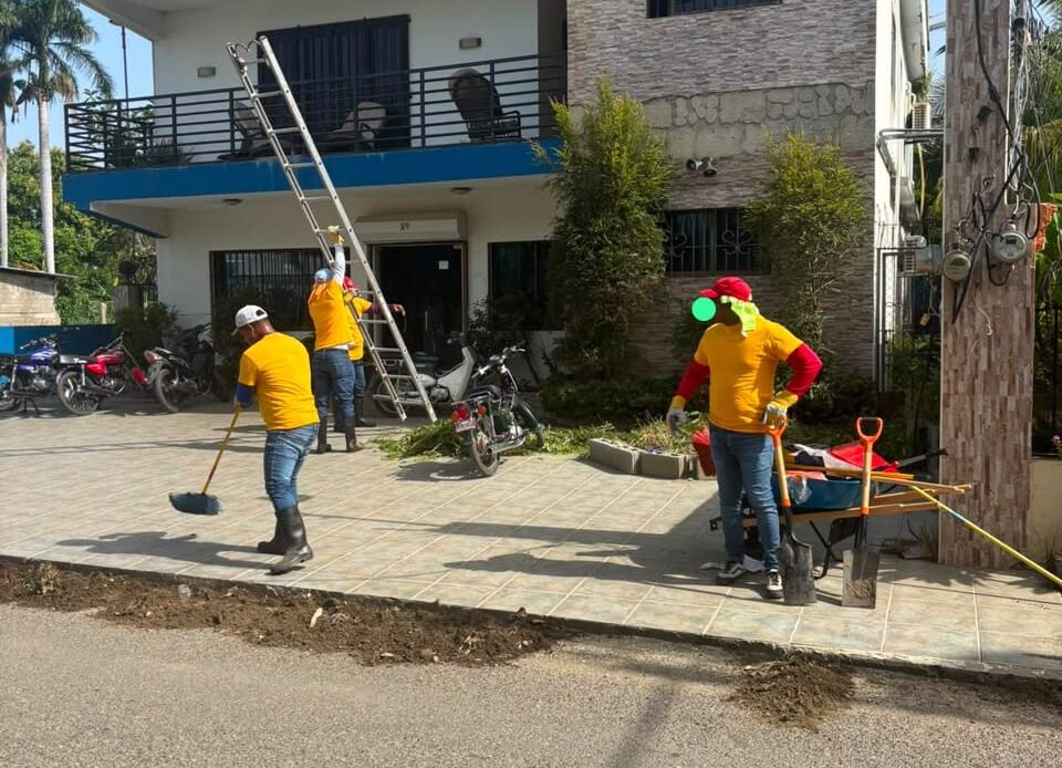 Internos del CCR Dajabón Colaboran en Limpieza Urbana con Entidades Locales