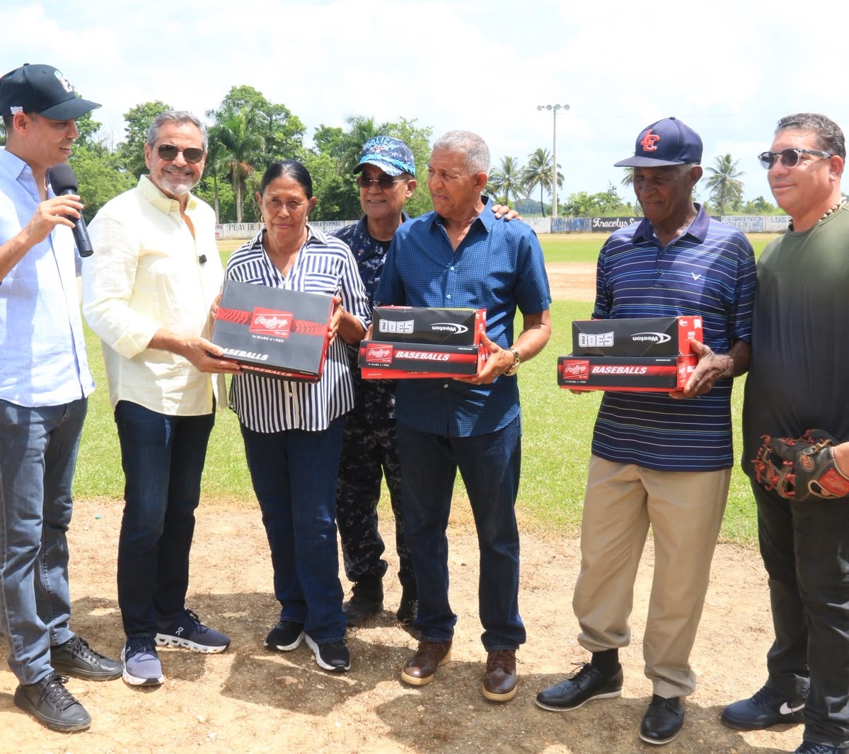 Comisionado de Béisbol Resalta la Importancia de Intercambios Deportivos Militares