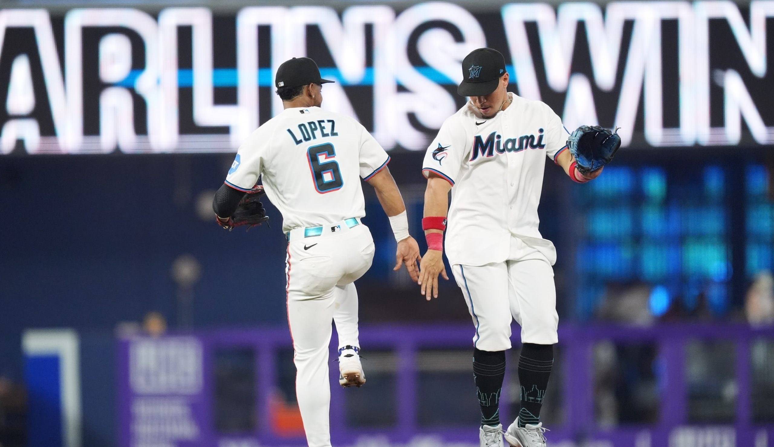 Marlins Consolidan Barrida Contra Filis con Actuaciones Clave de López y Hernández