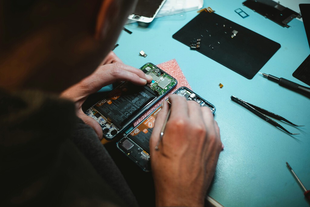 La Unión Europea impulsa el derecho a reparar: ¿qué implica para los consumidores?