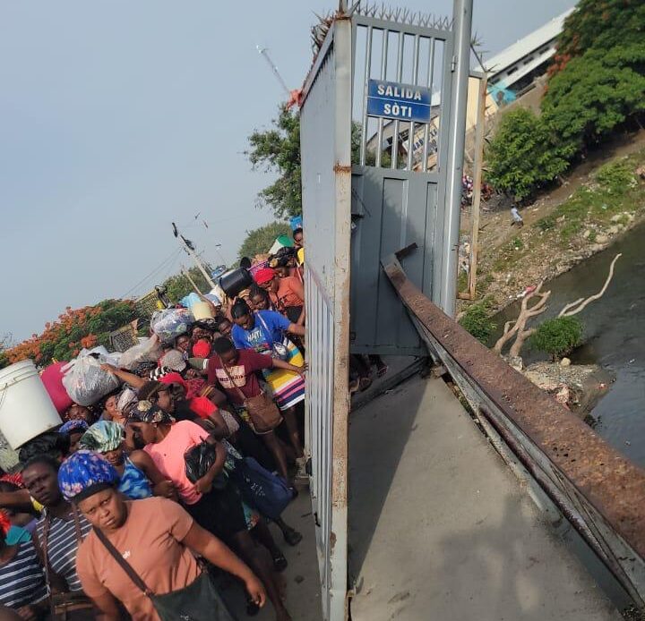 Preocupación creciente por el deterioro del puente sobre el río Masacre tras colapso de puerta metálica