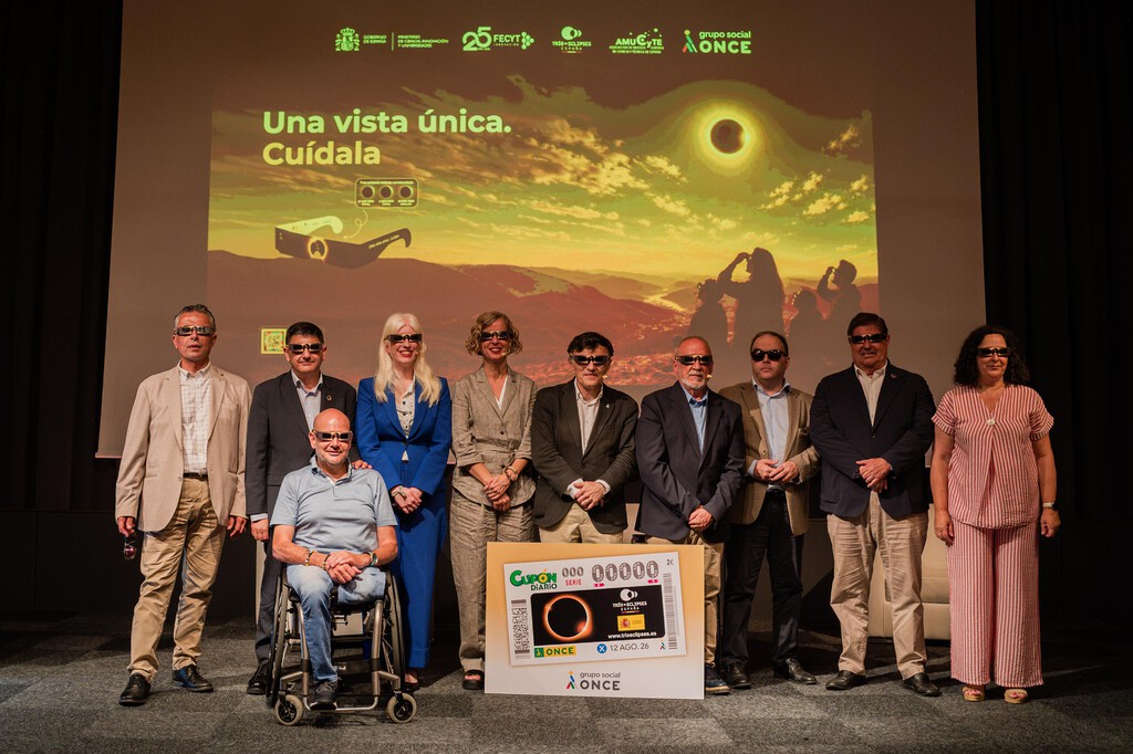 La ONCE y el Ministerio de Ciencia distribuyen 2 millones de gafas protectoras para el próximo eclipse solar