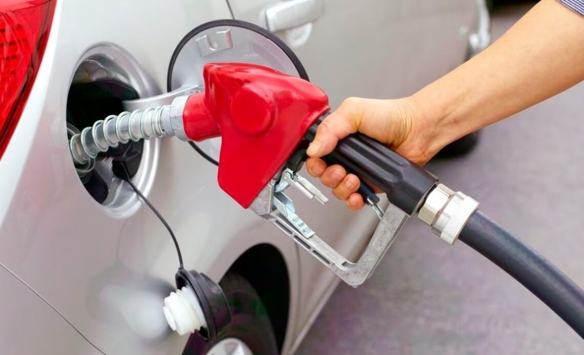 Gobierno Congela Precios de Combustibles Principales con Subsidio Millonario