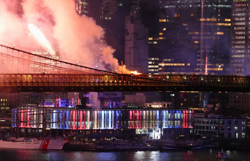 Fuego en el Puente de Brooklyn Perturba Celebraciones del 4 de Julio en Nueva York