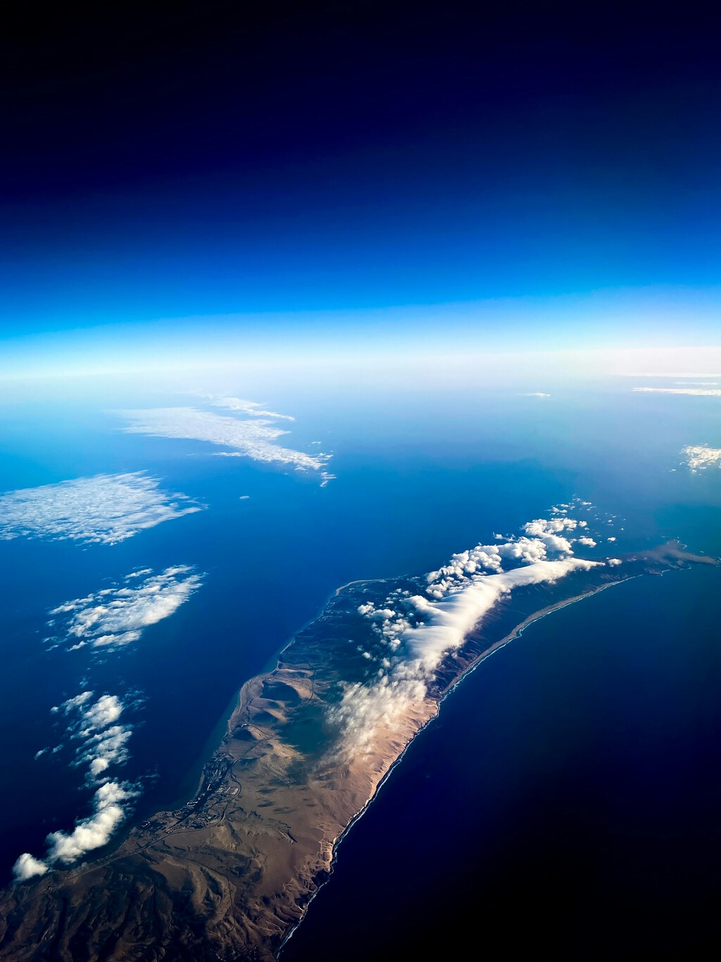 La iluminación LED azulada predomina en la España rural, revelando un impacto inesperado desde el espacio