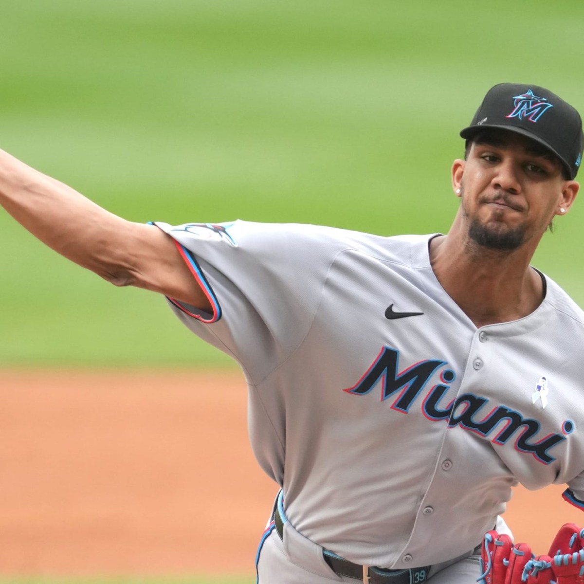 Actuación Destacada de Eury Pérez Lidera Victoria de los Marlins Sobre los Atléticos