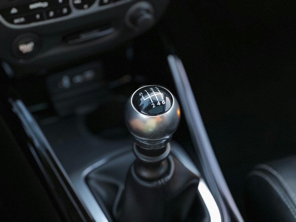 Conducir un Coche Manual Podría Ser Beneficioso para la Salud Cerebral, Según un Neurocientífico de Nintendo