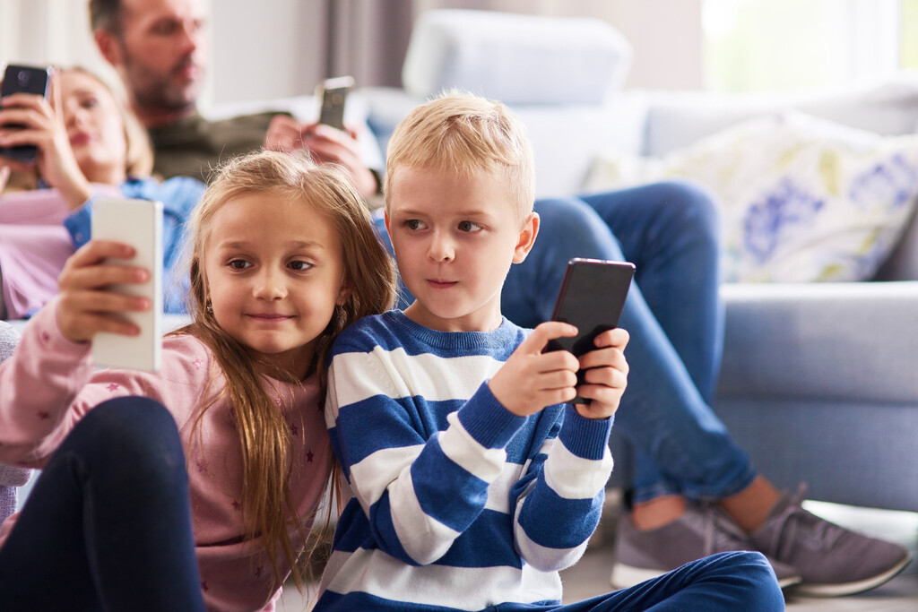 El impacto del uso temprano del teléfono móvil en la comprensión lectora de niños: un análisis
