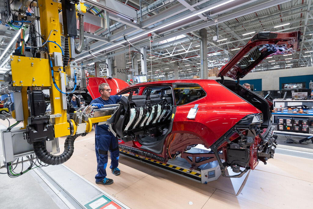 BMW Anuncia Recorte de 8.000 Empleos en Alemania Ante la Presión del Mercado Chino