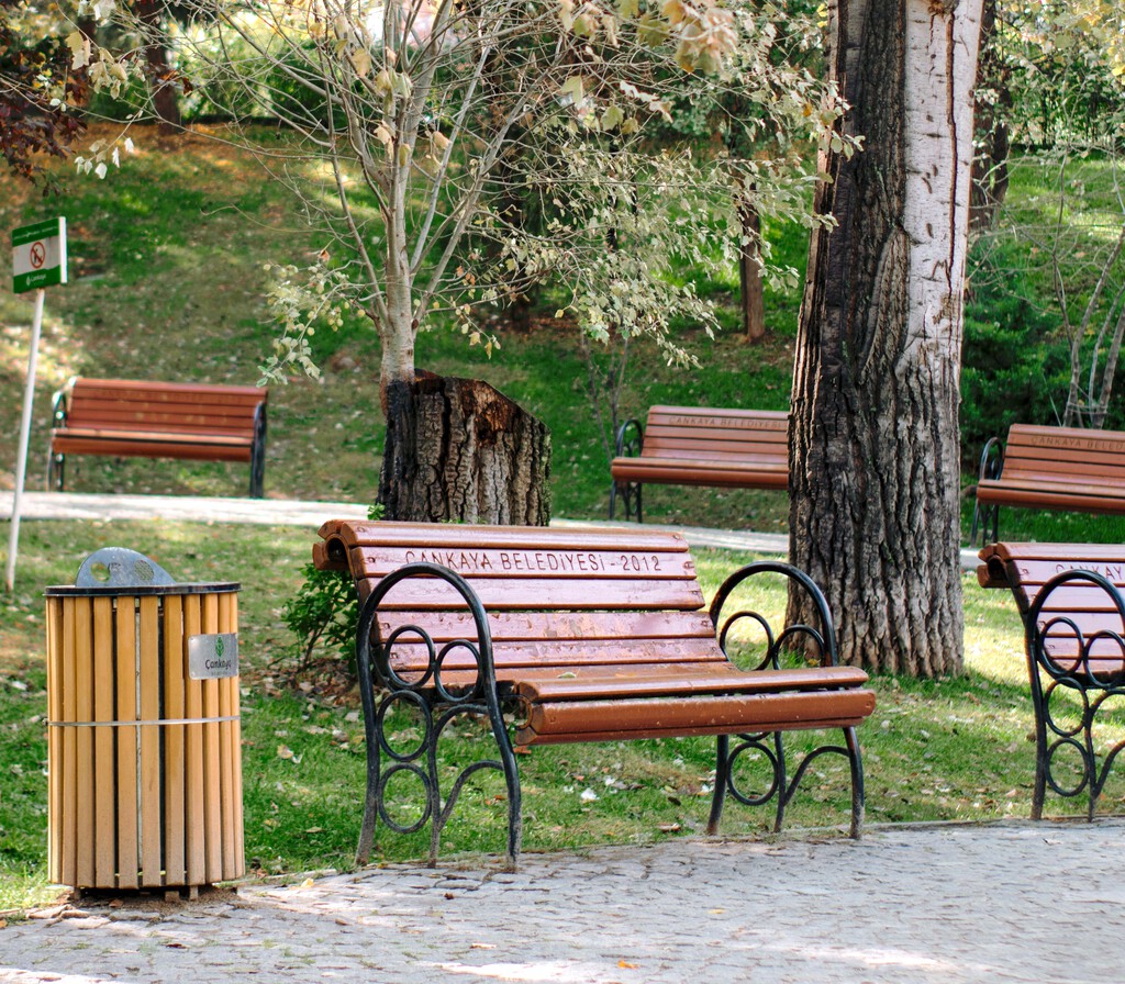 Vecino de Mataró Multado por Mejorar el Entorno Urbano Ante la Inacción Municipal