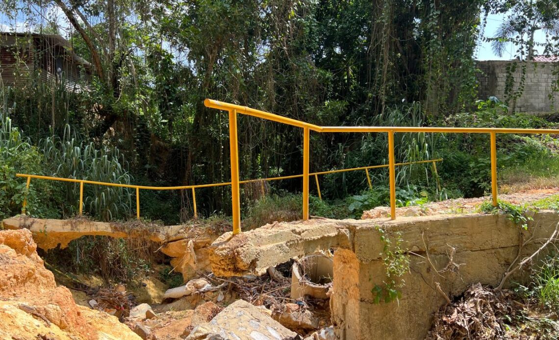 Habitantes de Fantino Renuevan Petición de Ayuda por Puente Colapsado Hace Cinco Meses