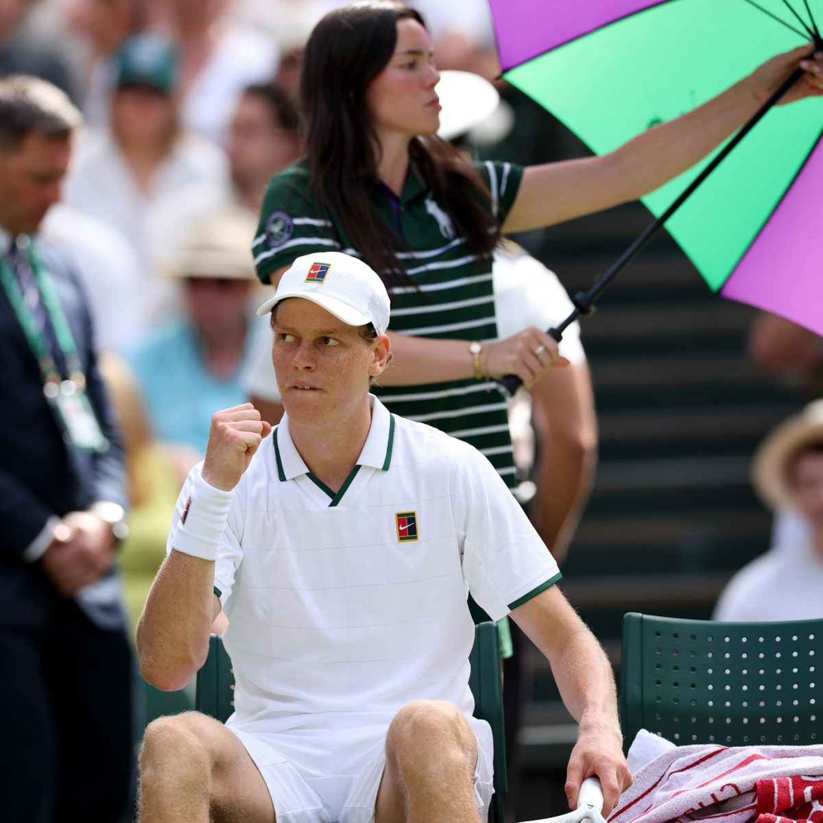 Sinner Avanza a Cuartos de Wimbledon Tras Superar a Mochizuki