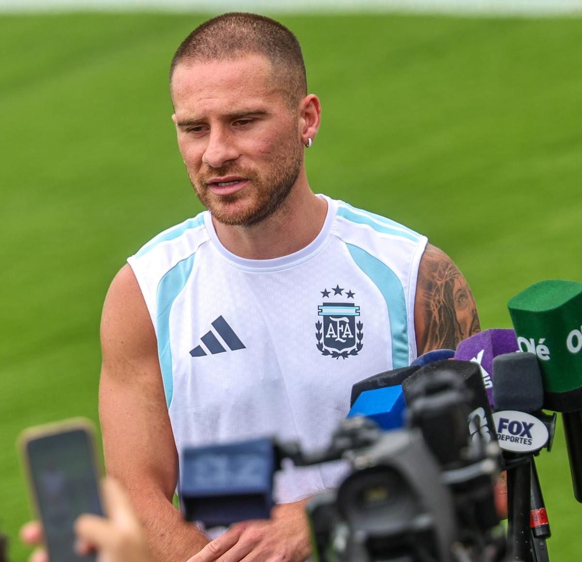 Mac Allister y Martínez Defienden a la Selección Argentina Frente a Críticas Post-Mundial