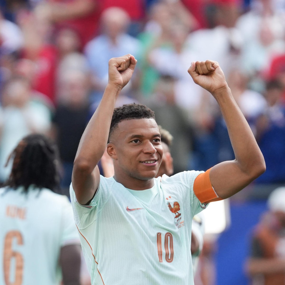 Mbappé Subraya la Necesidad de Mantener el Buen Desempeño Tras Clasificación a Semifinales