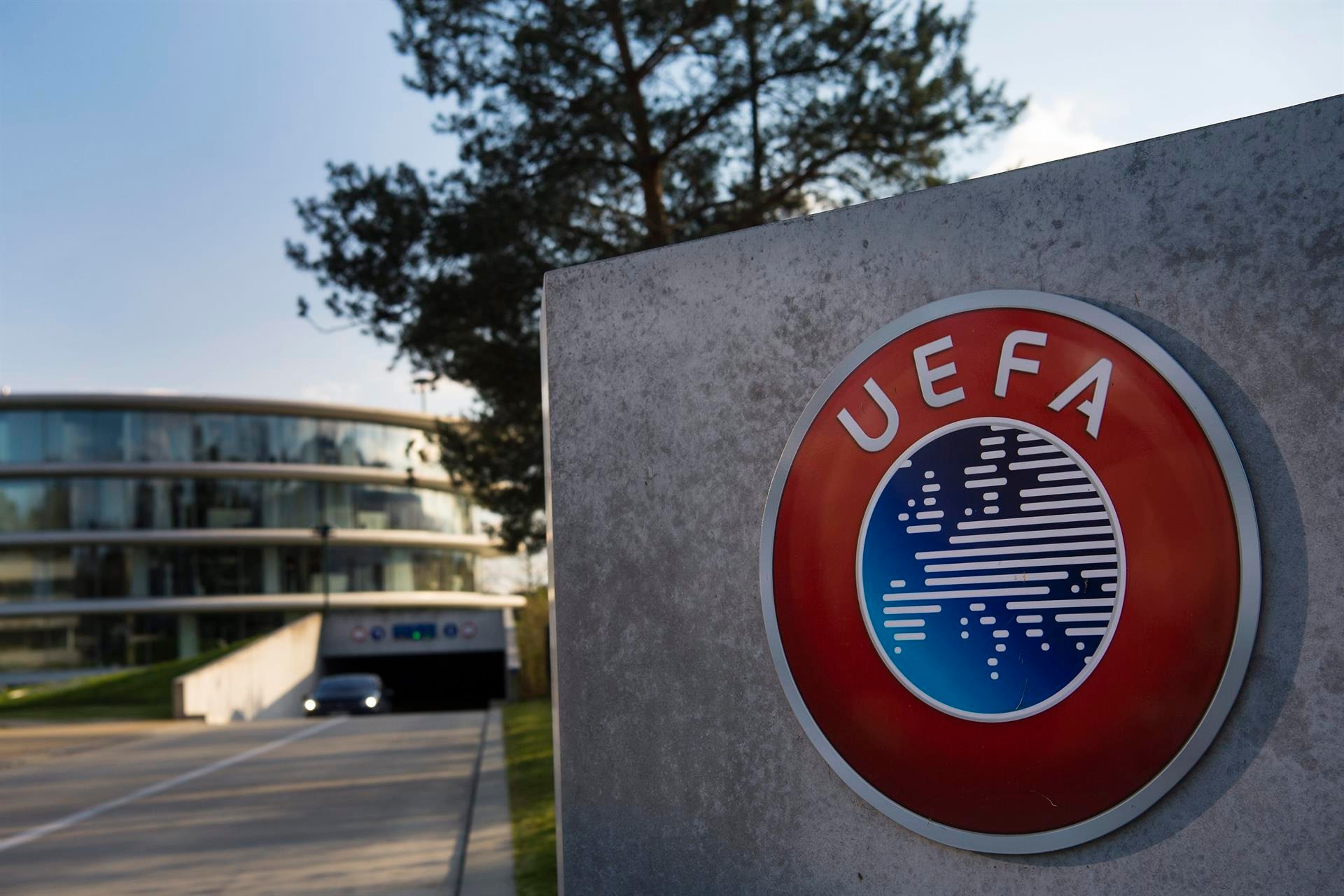 La UEFA Acusa a la FIFA de Lucrarse con el Fútbol y Expresa Fuerte Oposición a su Plan de Comercialización