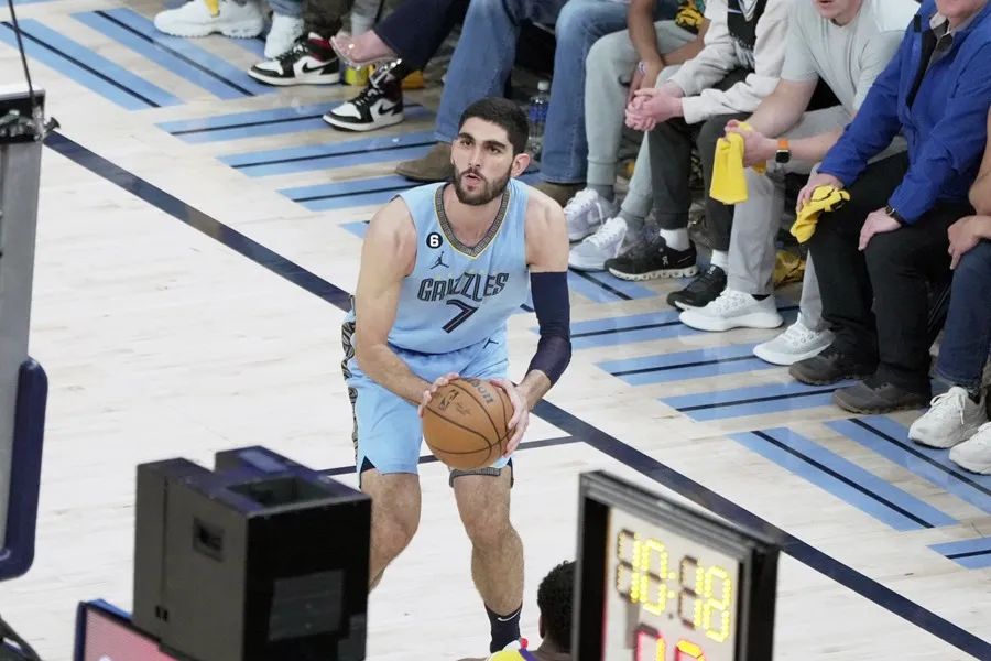 Santi Aldama Percibe el Campeonato de la NBA Más Accesible que Nunca