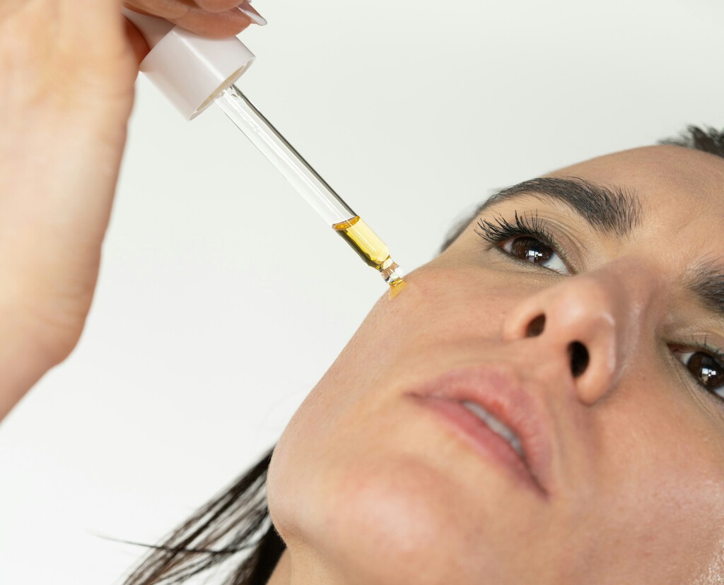 La vitamina C complementa la protección solar, pero no la reemplaza: el verdadero ''escudo total''