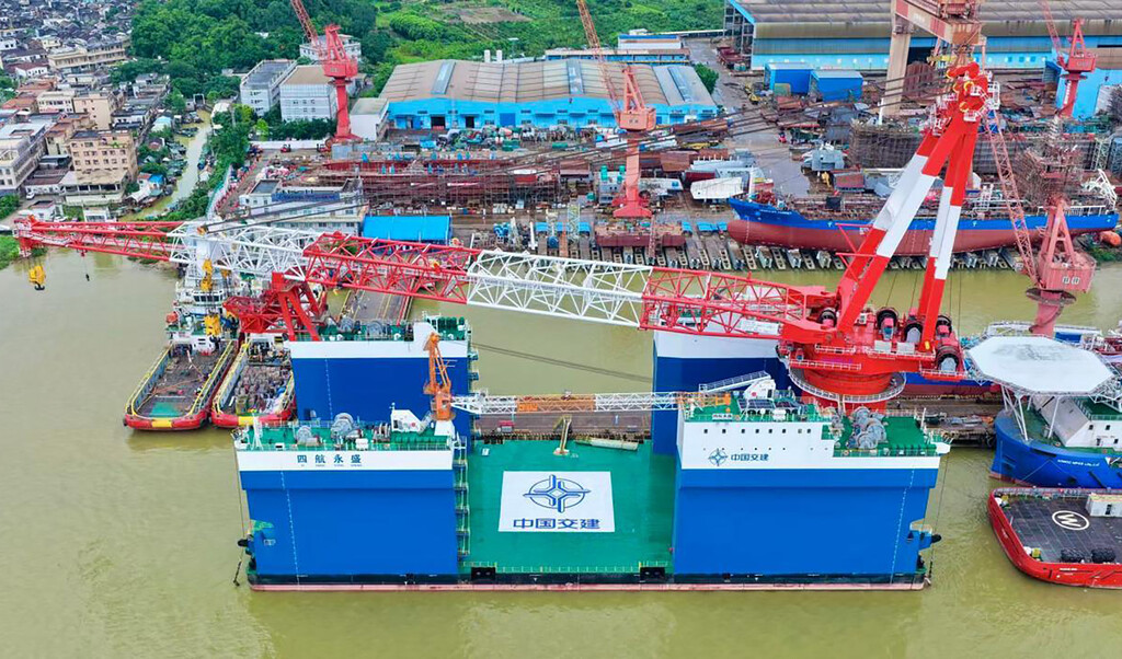 China presenta el Sihang Yongsheng: un buque grúa semisumergible diseñado para operaciones marítimas complejas