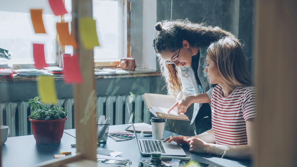 La Generación Z Redefine el Éxito Laboral: Más Allá del Salario, Buscan Equilibrio y Bienestar
