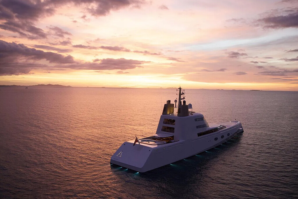 El Superyate ''A'' Desafía las Tensiones Geopolíticas al Cruzar el Estrecho de Ormuz