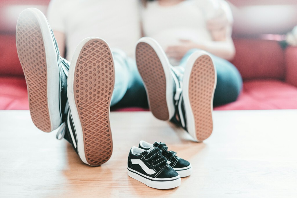El riesgo de heredar calzado infantil: ¿un ahorro o un problema para la salud podológica?