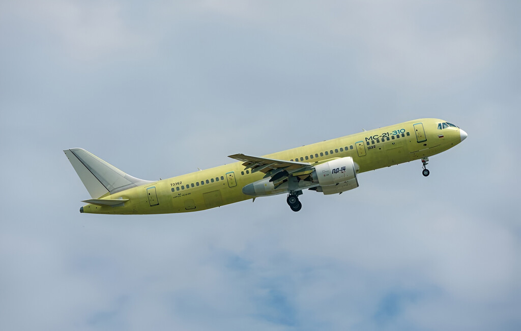 El MC-21-310: El Avión Nacional Ruso de Pasillo Único Completa su Primer Vuelo con Componentes Autóctonos