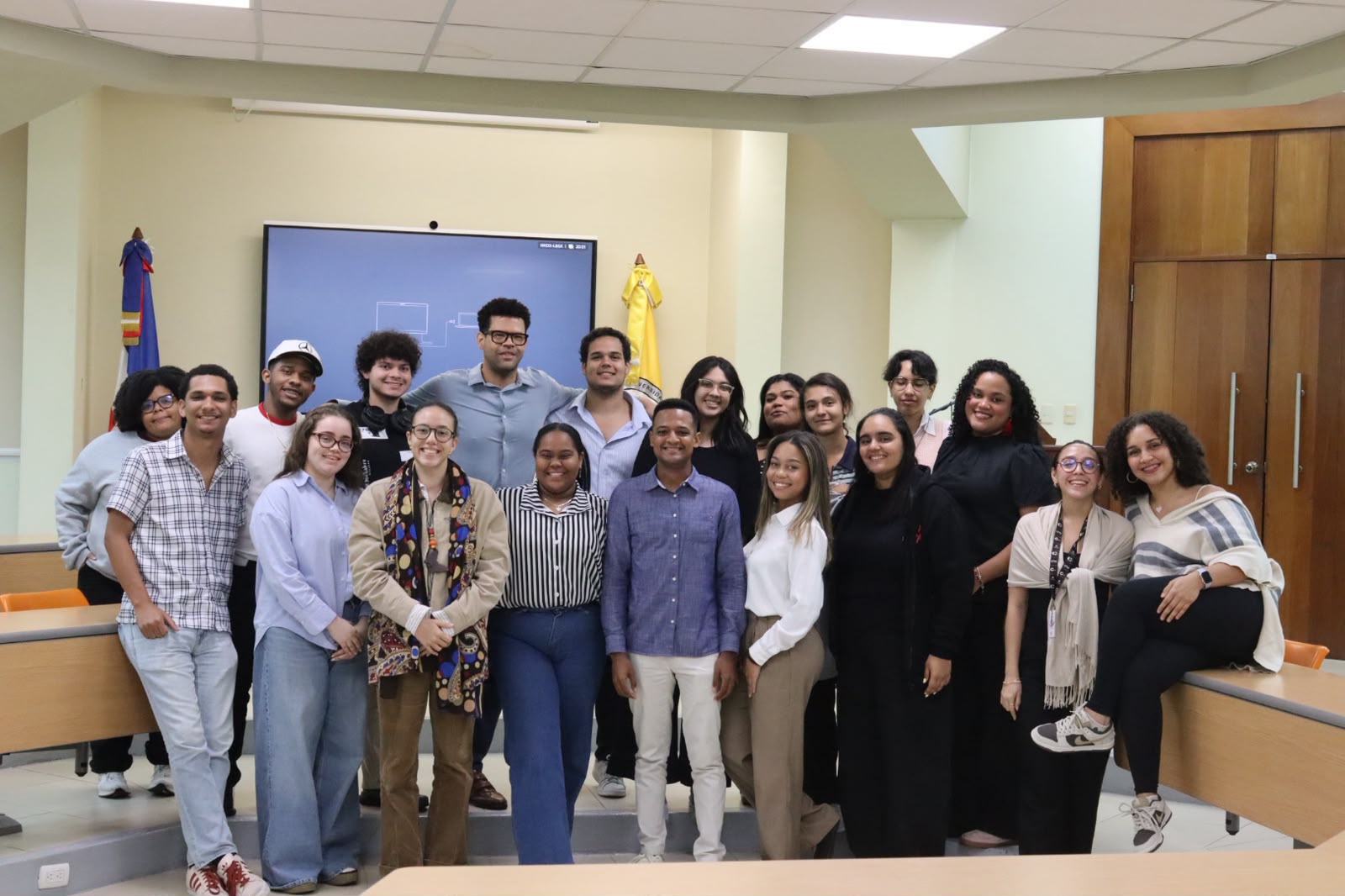 Estudiantes de Comunicación Audiovisual de la PUCMM Lanzan Docuserie “Inventarse el Futuro”