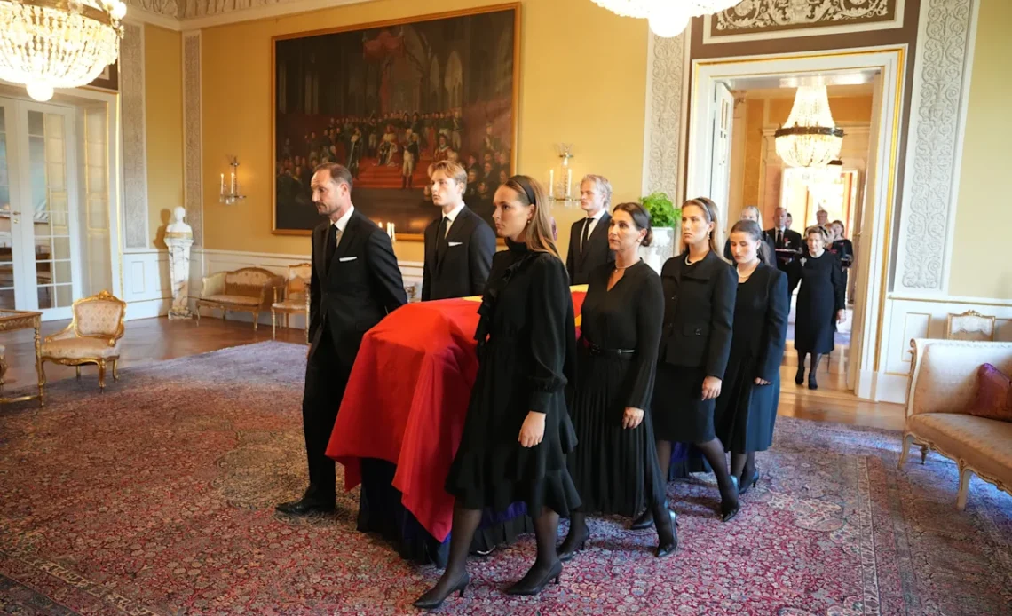 Traslado Solemne del Rey Harald V a la Capilla del Palacio Real Noruego