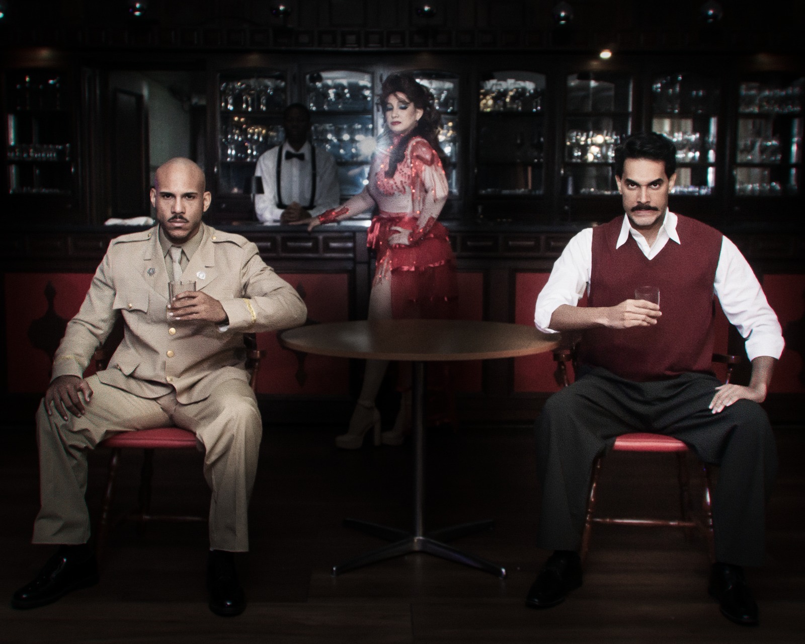 Mansión Herminia: Un Cabaret donde la Supervivencia se Transforma en Arte Escénico