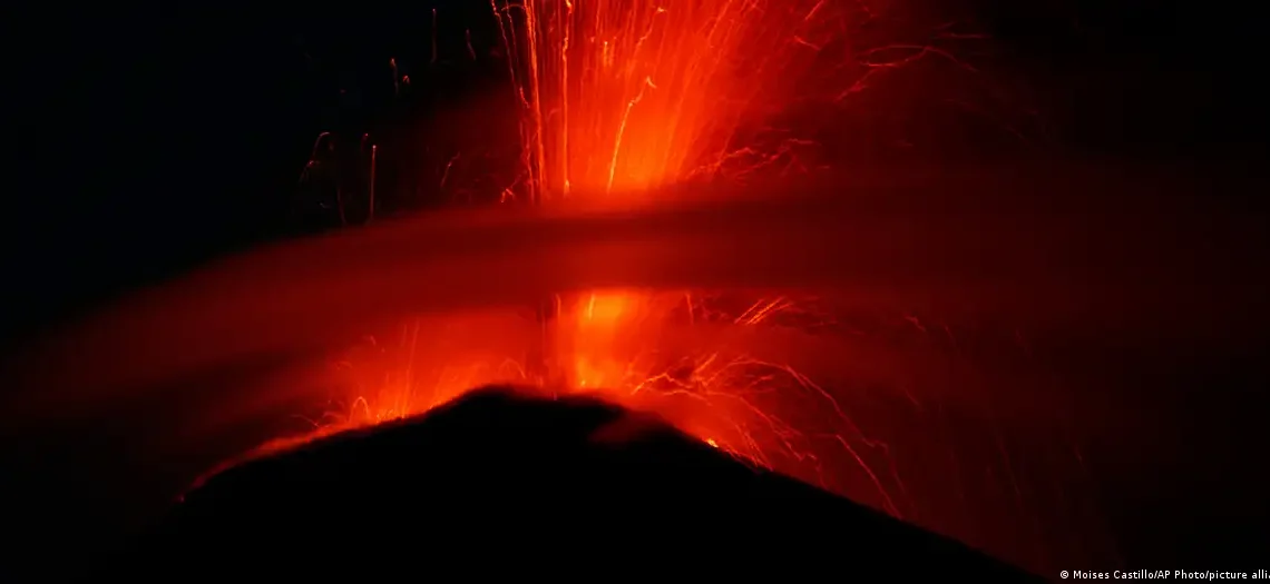 Guatemala Emite Alerta Naranja por Intensa Erupción del Volcán de Fuego