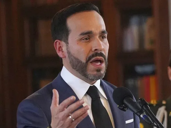 De la Espriella Presenta a la Fiscalía Documento con Allegaciones de Corrupción en la Administración Petro