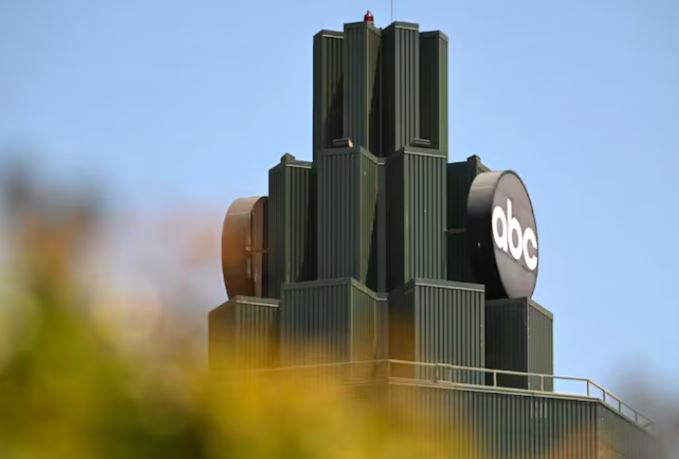ABC Demanda a la FCC por Presuntas Represalias Relacionadas con su Programación