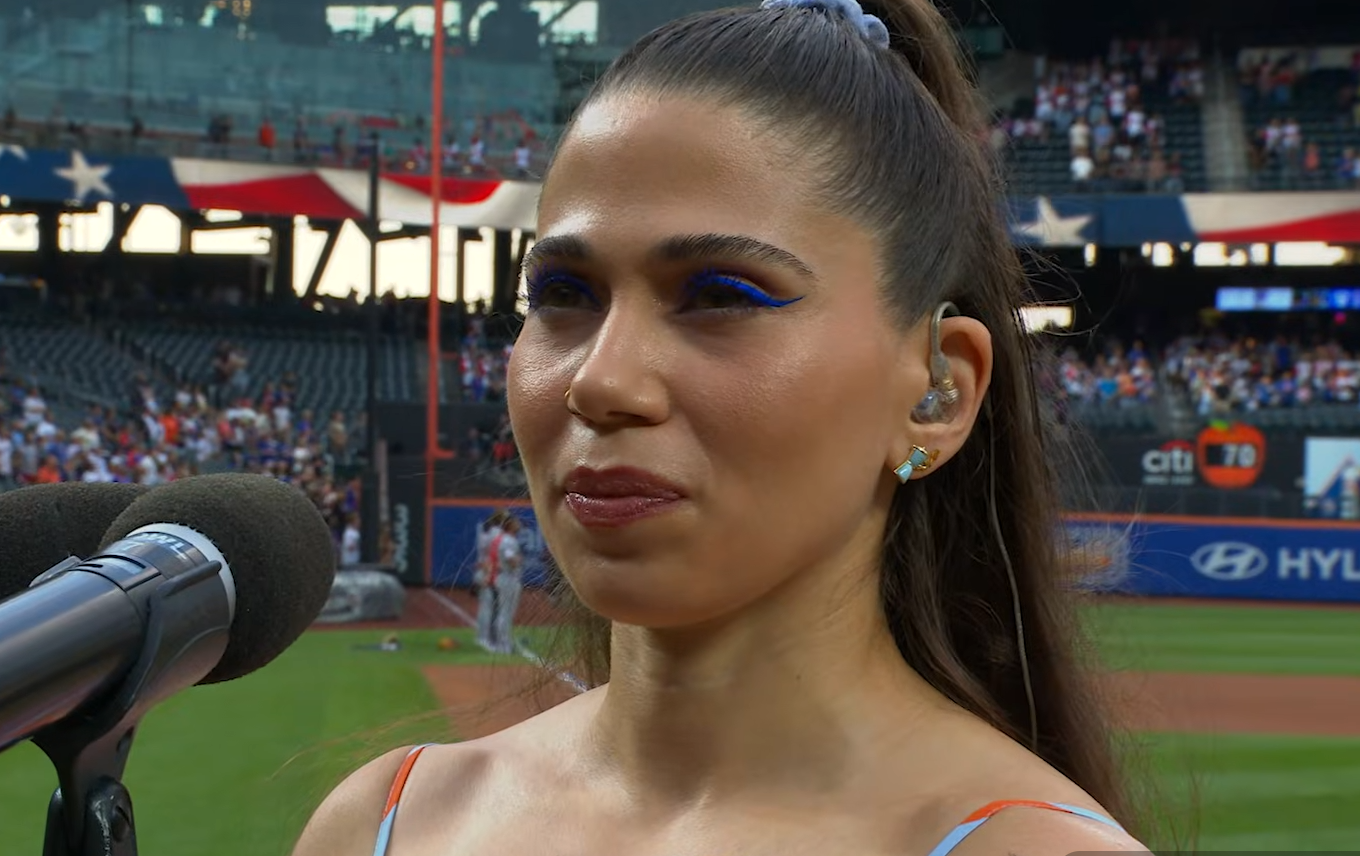 Diana Pou Interpreta ''The Star-Spangled Banner'' en la Celebración de la Herencia Dominicana en Citi Field