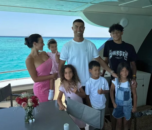 Georgina Rodríguez Adopta Legalmente a los Hijos de Cristiano Ronaldo Tras su Matrimonio