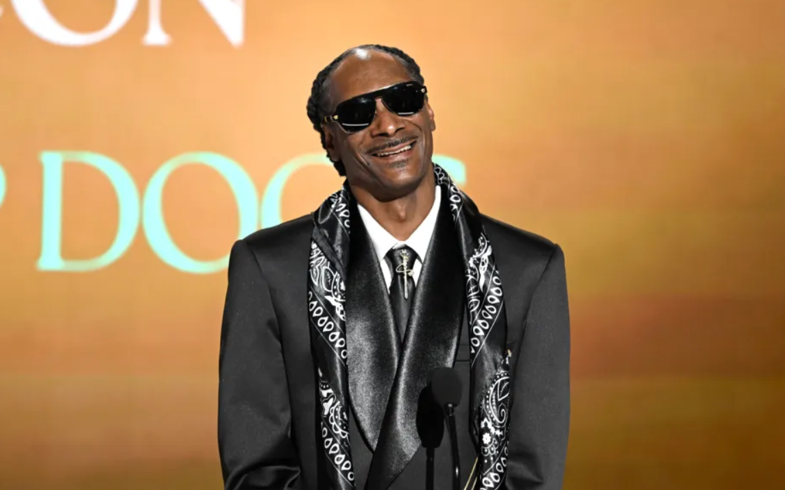 Película biográfica de Snoop Dogg incluirá la recreación de figuras como Tupac Shakur