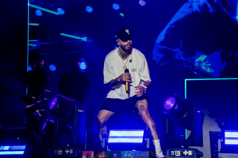 Nicky Jam Recorre su Trayectoria Musical en el Óvalo de la Feria Ganadera