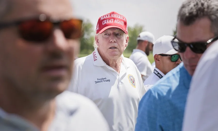 Interceptados dos aviones que invadieron espacio aéreo sobre club de golf visitado por Donald Trump