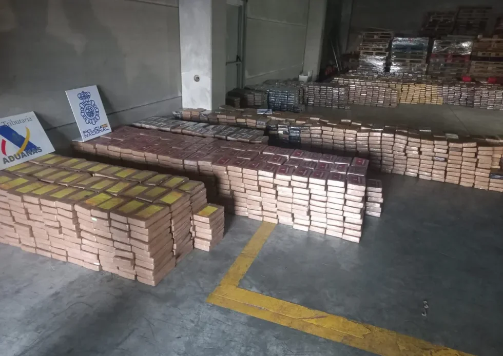 Incautan más de cuatro toneladas de cocaína y arrestan a 16 individuos en el Pacífico mexicano