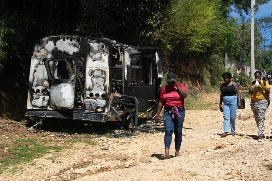 Liberan a 13 Rehenes, Incluyendo Niños, Tras Secuestro Masivo en Kenscoff, Haití