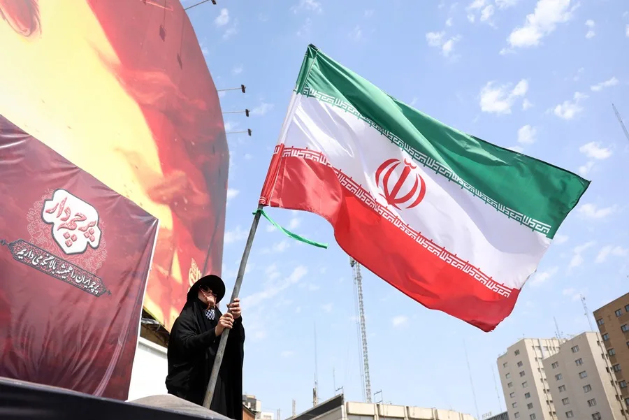 Irán Contempla Ataques a Objetivos Militares de EE. UU. en Europa ante una Escalada Bélica