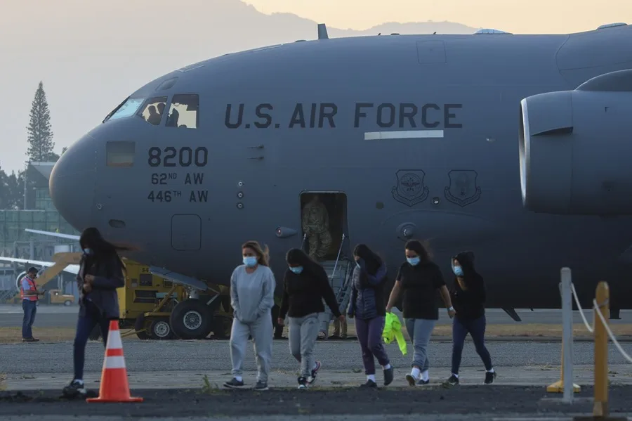 Estados Unidos Contratará para Cobrar Multas Migratorias a Deportados en el Extranjero