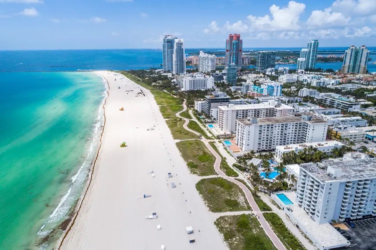 Miami Establece Nuevo Récord de Temperatura de 117 Años Ante Ola de Calor Extremo en Florida