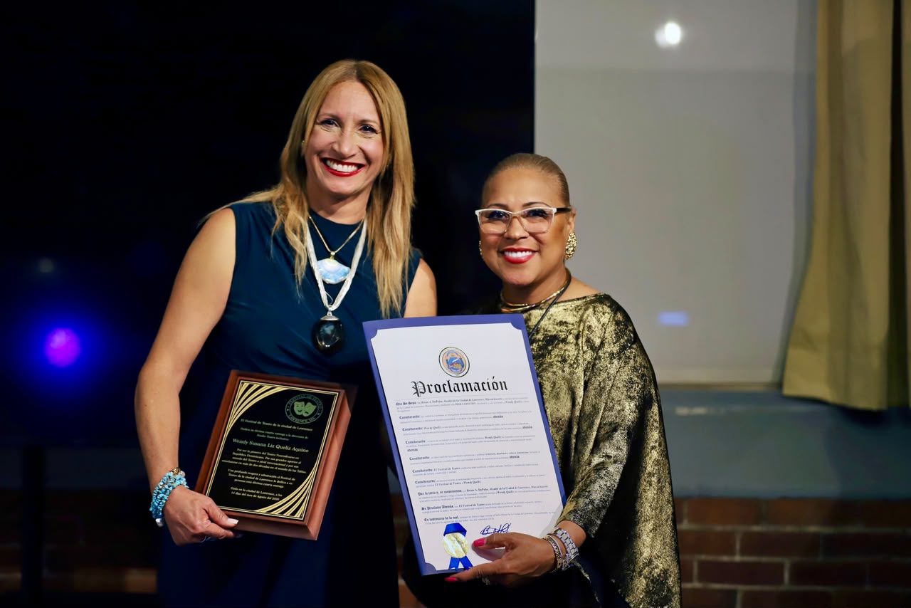 Wendy Queliz Recibe Cinco Distinciones en Estados Unidos por su Labor en el Teatro Inclusivo