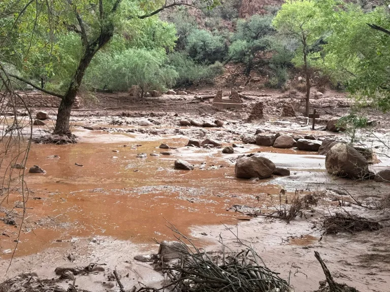Fatal Inundación Repentina en el Gran Cañón Deja Un Fallecido y Varias Personas Desaparecidas