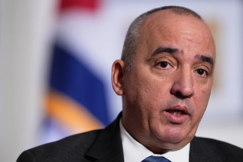 Cuba Argumenta que Sanciones de EE. UU. Obstaculizan su Apertura a la Inversión Privada
