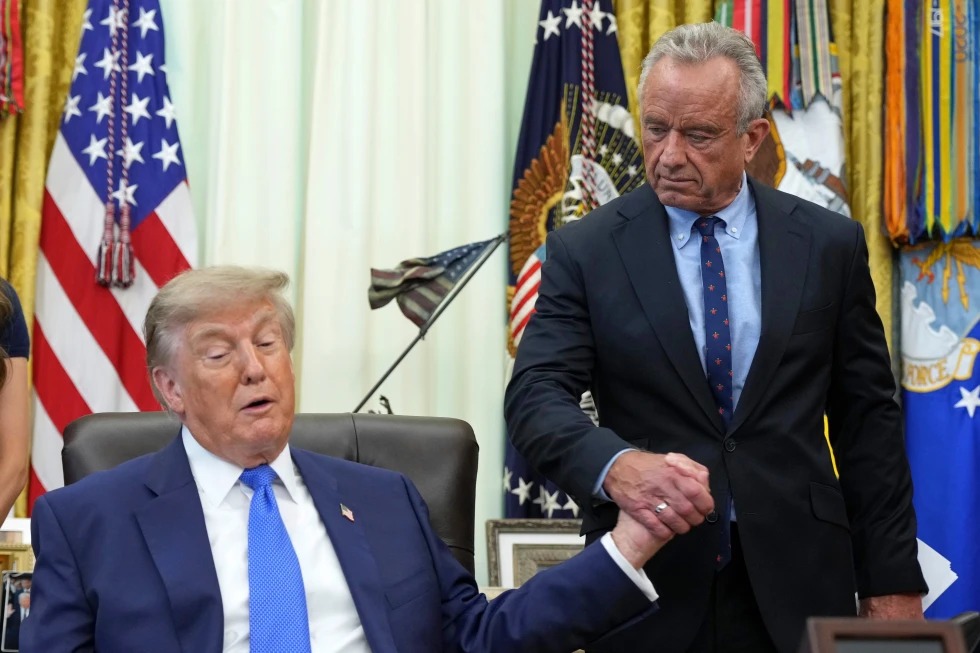 Médicos advierten que orden de Trump sobre vacunas infantiles podría generar confusión y riesgos