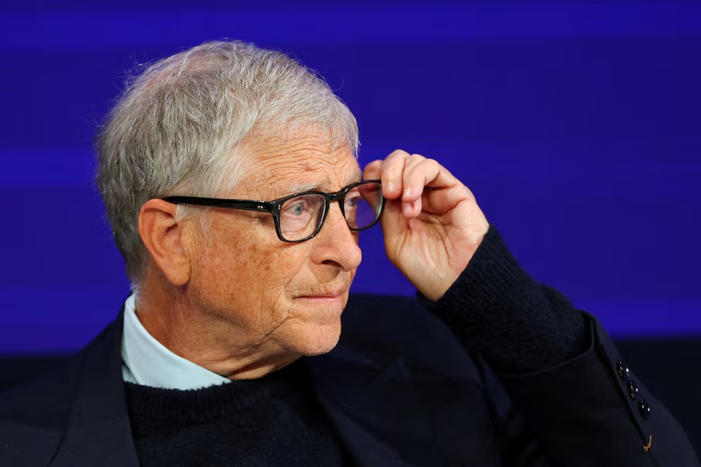 Bill Gates Advierte Sobre el Impacto Laboral de la IA y la Falta de Preparación Global
