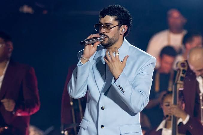 Bad Bunny Critica la Situación de Puerto Rico y Afirma que la Isla Será Salvada por su Gente